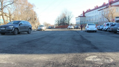 В Курске продолжаются работы по восстановлению благоустройства на месте перекладки теплосетей